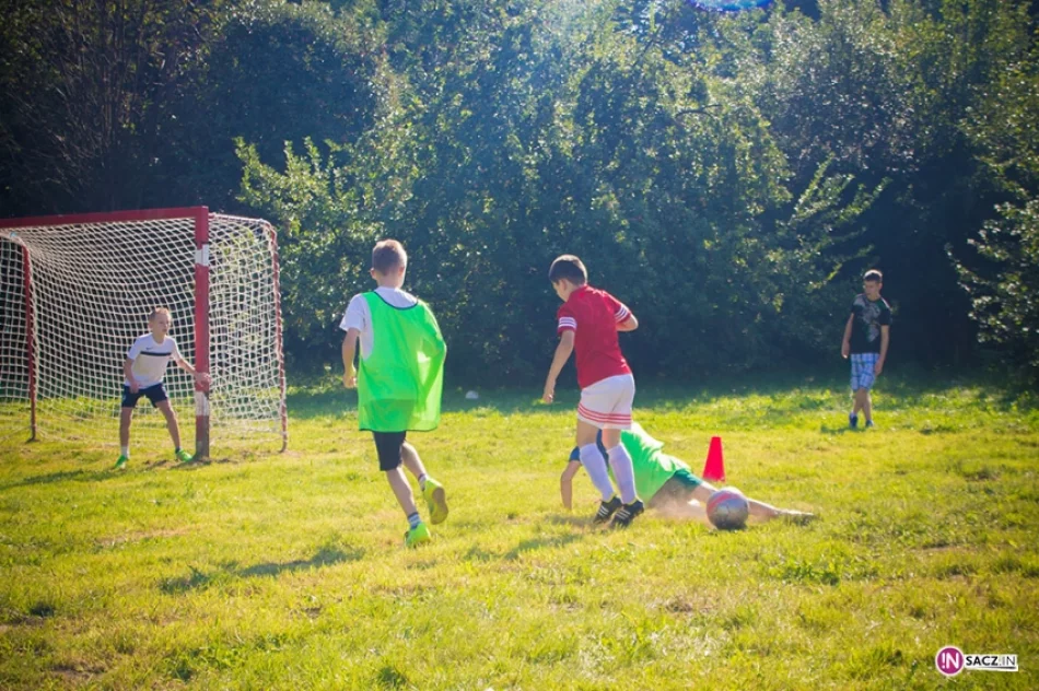 Pograli w piłkę na zakończenie wakacji - zdjęcie 8