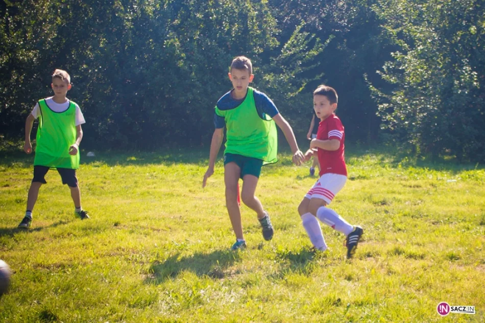Pograli w piłkę na zakończenie wakacji - zdjęcie 9