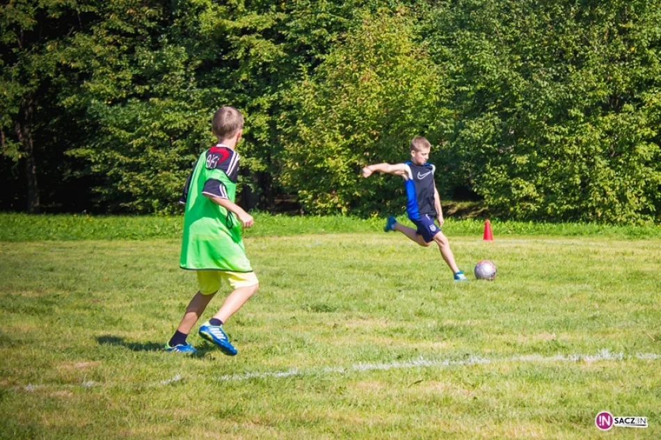 Pograli w piłkę na zakończenie wakacji - zdjęcie 12