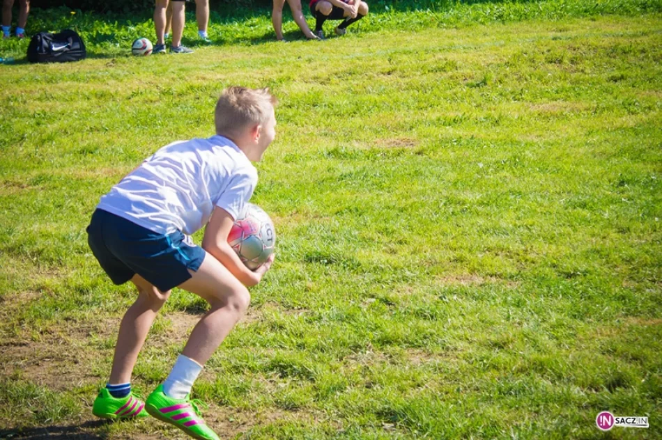 Pograli w piłkę na zakończenie wakacji - zdjęcie 16