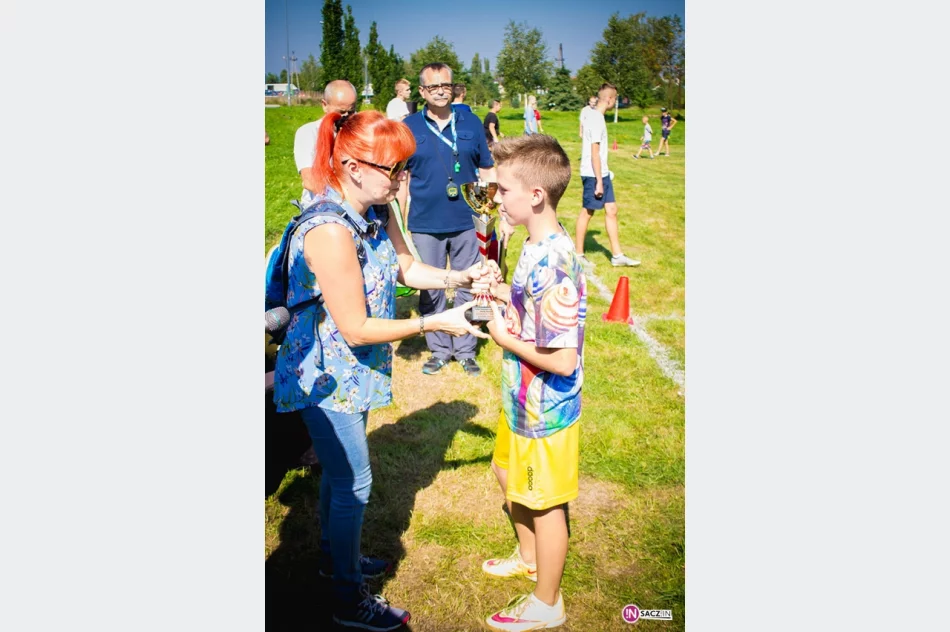 Pograli w piłkę na zakończenie wakacji - zdjęcie 17