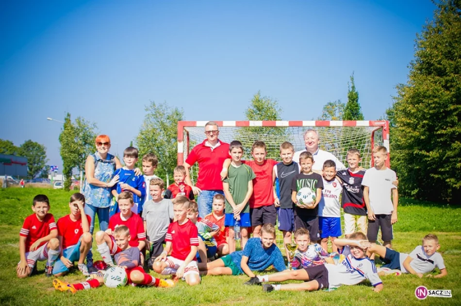 Pograli w piłkę na zakończenie wakacji - zdjęcie 20