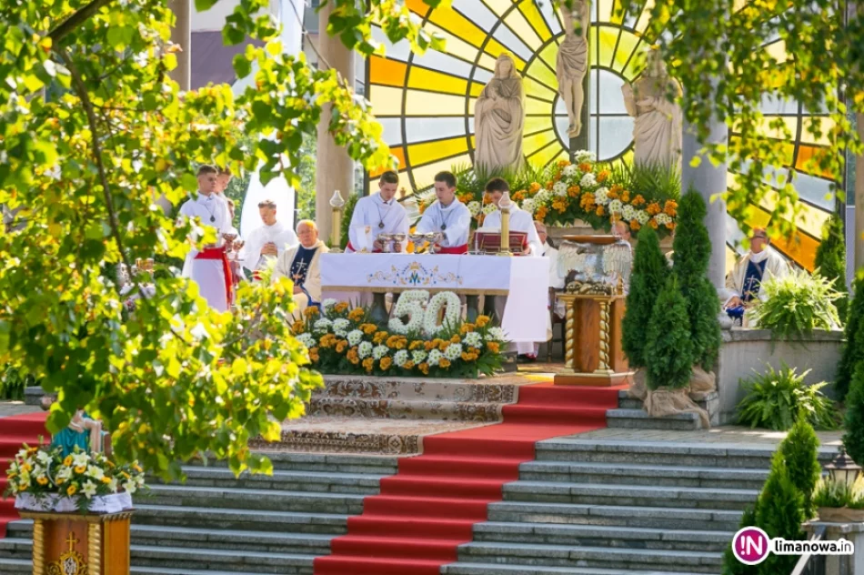 50. rocznica koronacji cudownej figury Matki Boskiej Bolesnej w Limanowej - zdjęcie 1