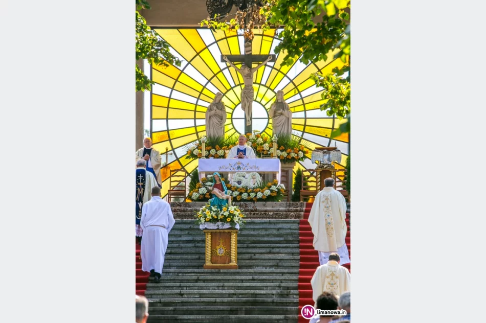 50. rocznica koronacji cudownej figury Matki Boskiej Bolesnej w Limanowej - zdjęcie 14