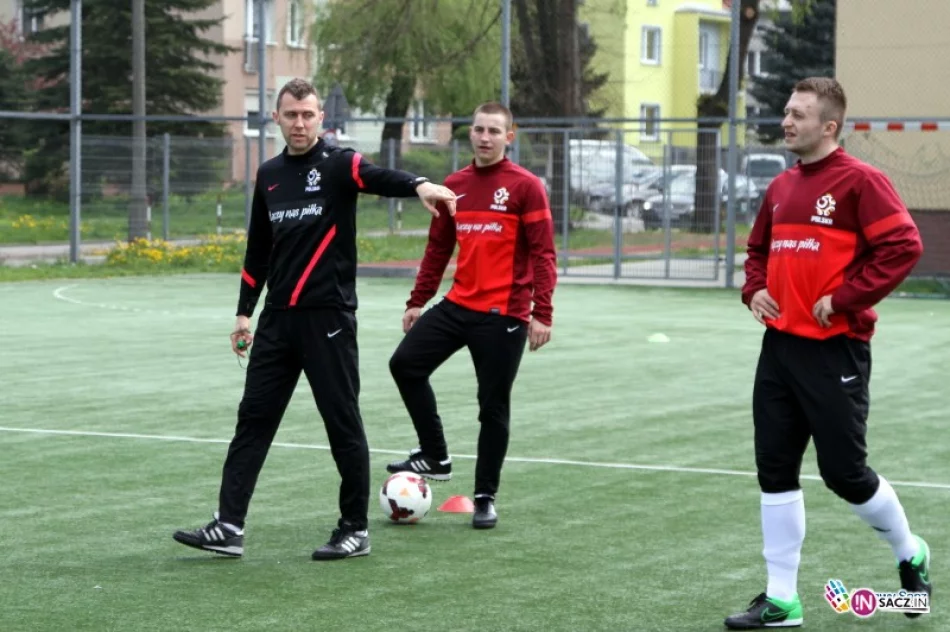 Reprezentacja polskiej Policji w piłce nożnej w Nowym Sączu - zdjęcie 2