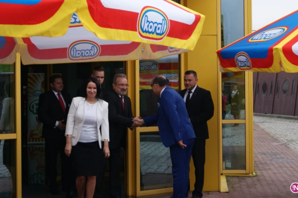 Karetka w Pogotowiu. Firma Koral przekazała nowy ambulans - zdjęcie 3