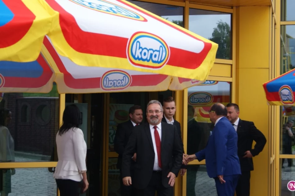 Karetka w Pogotowiu. Firma Koral przekazała nowy ambulans - zdjęcie 4