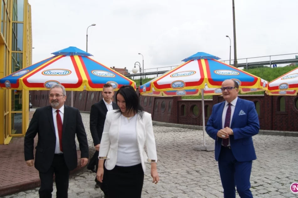 Karetka w Pogotowiu. Firma Koral przekazała nowy ambulans - zdjęcie 6