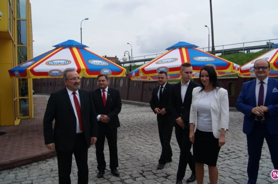 Karetka w Pogotowiu. Firma Koral przekazała nowy ambulans - zdjęcie 8