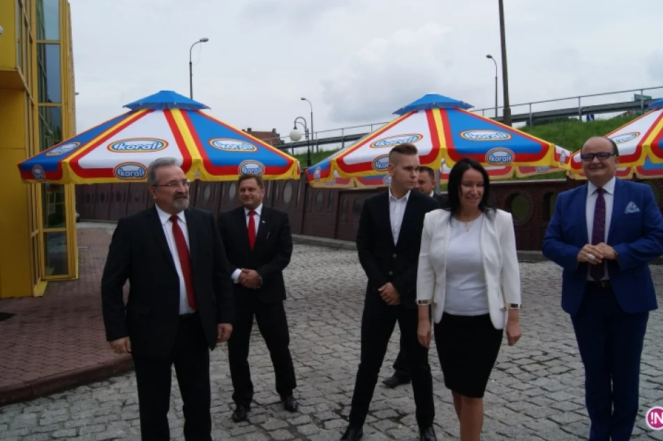 Karetka w Pogotowiu. Firma Koral przekazała nowy ambulans - zdjęcie 9