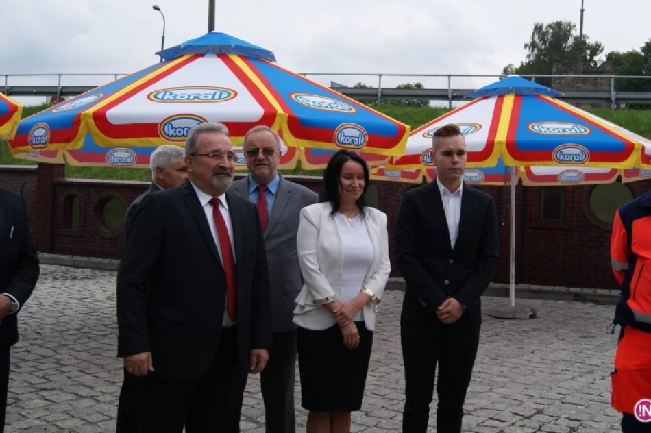 Karetka w Pogotowiu. Firma Koral przekazała nowy ambulans - zdjęcie 14