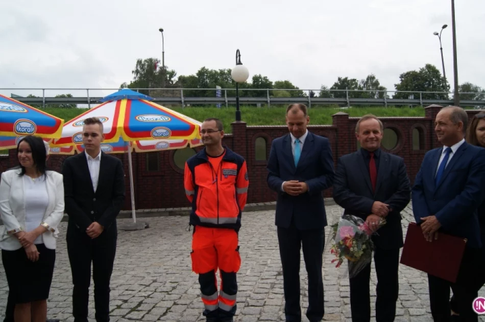 Karetka w Pogotowiu. Firma Koral przekazała nowy ambulans - zdjęcie 15