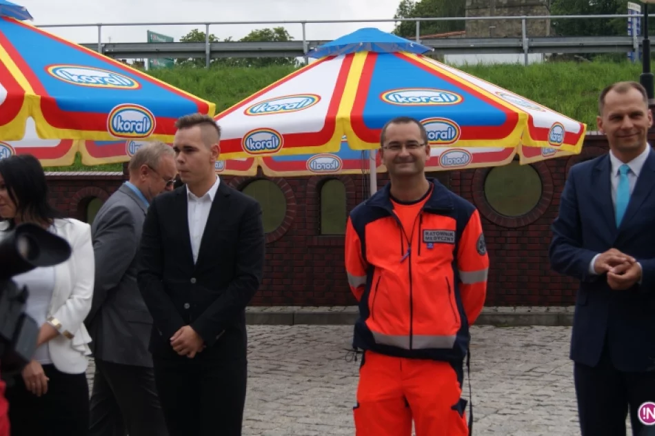 Karetka w Pogotowiu. Firma Koral przekazała nowy ambulans - zdjęcie 17