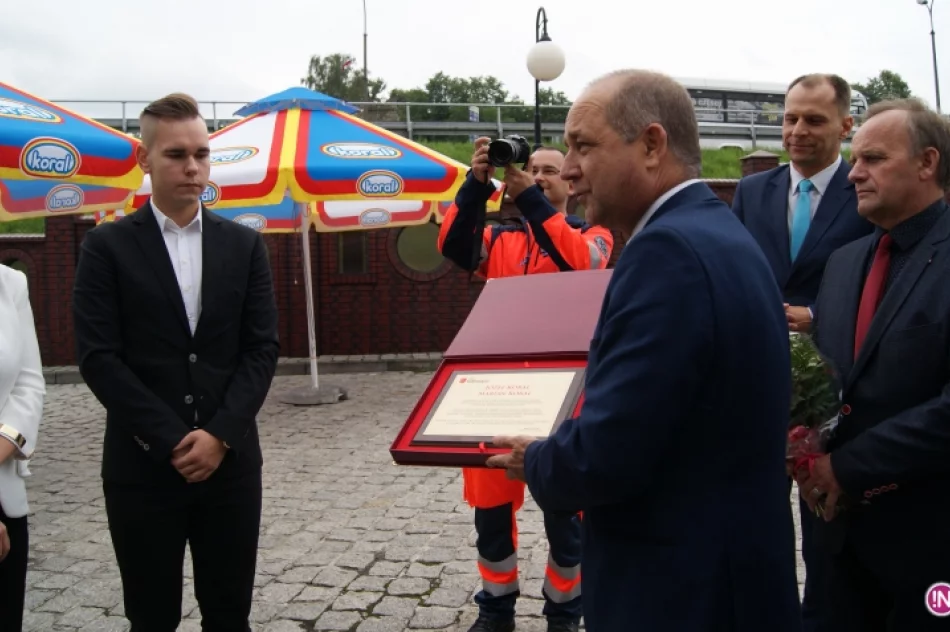 Karetka w Pogotowiu. Firma Koral przekazała nowy ambulans - zdjęcie 19