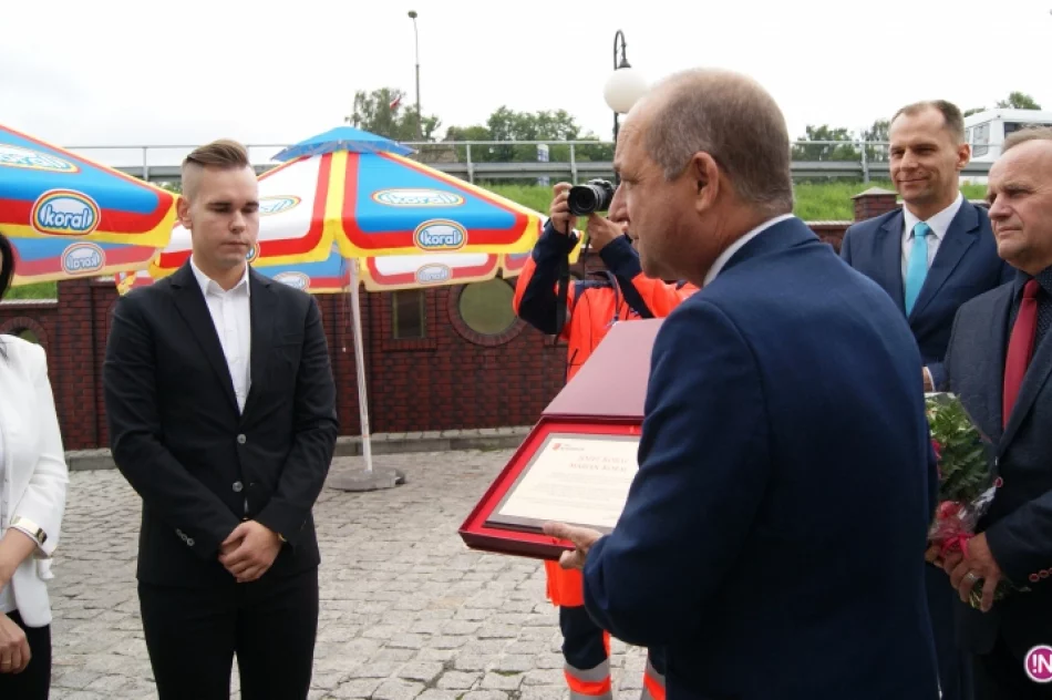 Karetka w Pogotowiu. Firma Koral przekazała nowy ambulans - zdjęcie 20