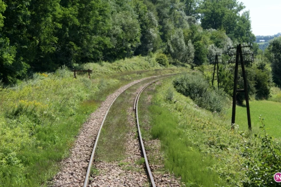 Nie parowóz a spalinówka. Letni "Pociąg Retro Transwersalny" dobił do końcowej stacji - zdjęcie 2