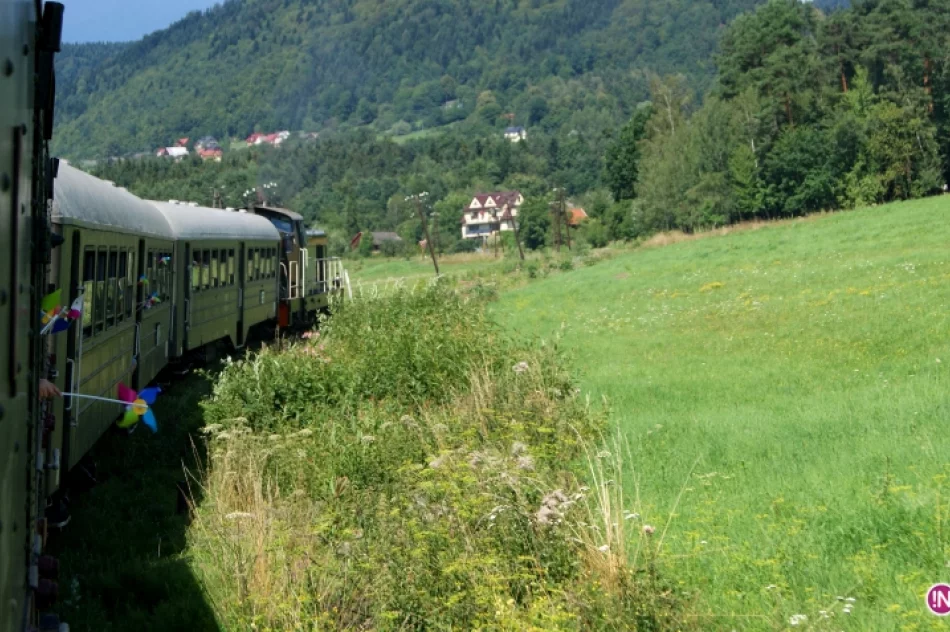 Nie parowóz a spalinówka. Letni "Pociąg Retro Transwersalny" dobił do końcowej stacji - zdjęcie 3