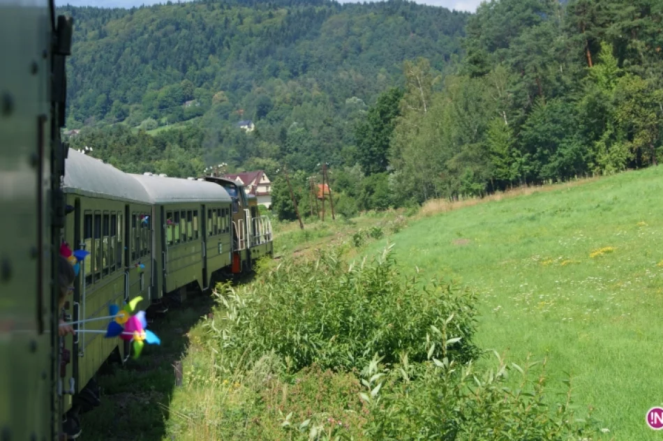 Nie parowóz a spalinówka. Letni "Pociąg Retro Transwersalny" dobił do końcowej stacji - zdjęcie 5