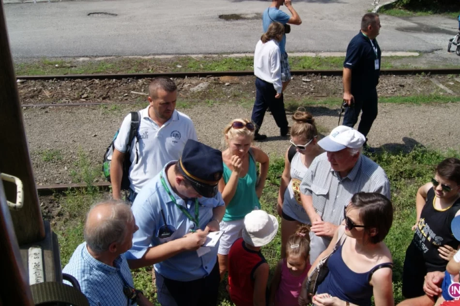 Nie parowóz a spalinówka. Letni "Pociąg Retro Transwersalny" dobił do końcowej stacji - zdjęcie 6