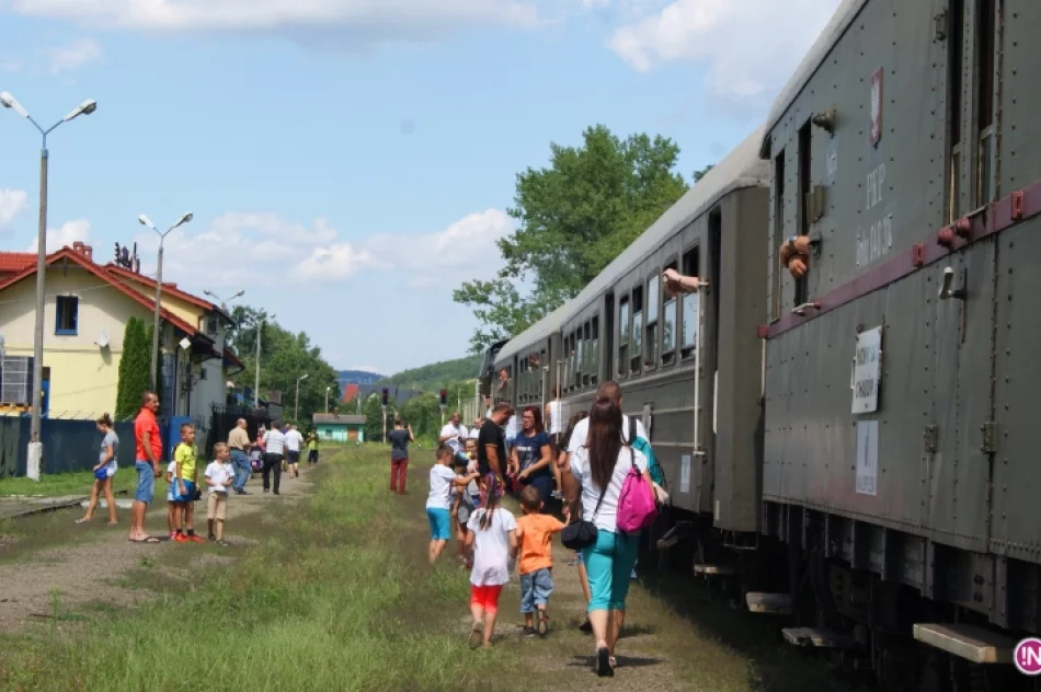 Nie parowóz a spalinówka. Letni "Pociąg Retro Transwersalny" dobił do końcowej stacji - zdjęcie 9