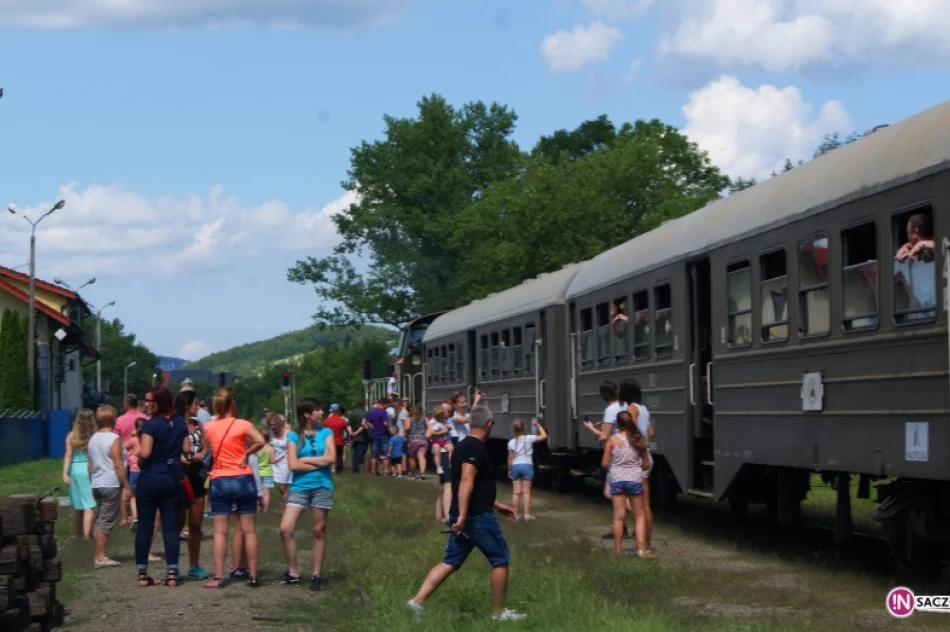 Nie parowóz a spalinówka. Letni "Pociąg Retro Transwersalny" dobił do końcowej stacji - zdjęcie 12