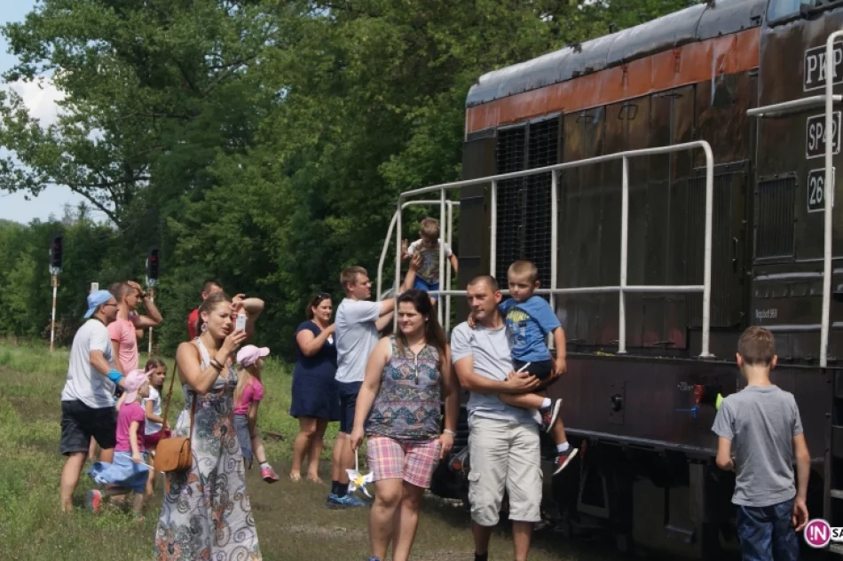Nie parowóz a spalinówka. Letni "Pociąg Retro Transwersalny" dobił do końcowej stacji - zdjęcie 13