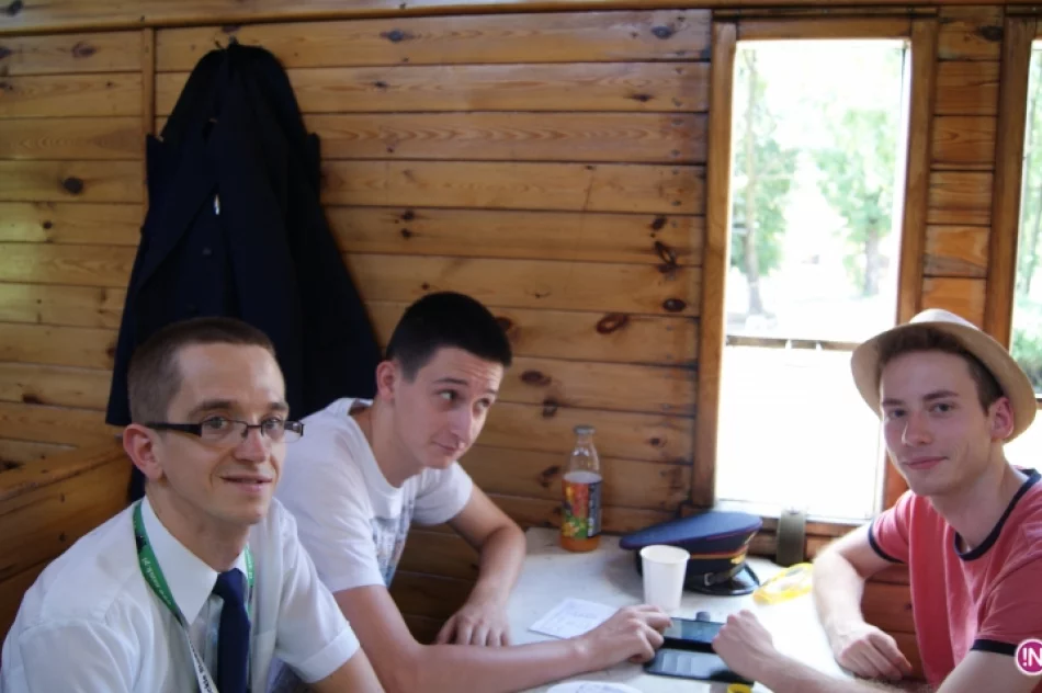 Nie parowóz a spalinówka. Letni "Pociąg Retro Transwersalny" dobił do końcowej stacji - zdjęcie 15