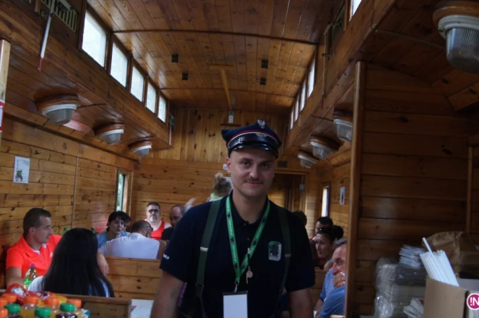 Nie parowóz a spalinówka. Letni "Pociąg Retro Transwersalny" dobił do końcowej stacji - zdjęcie 17