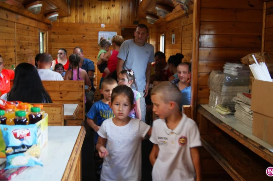 Nie parowóz a spalinówka. Letni "Pociąg Retro Transwersalny" dobił do końcowej stacji - zdjęcie 18