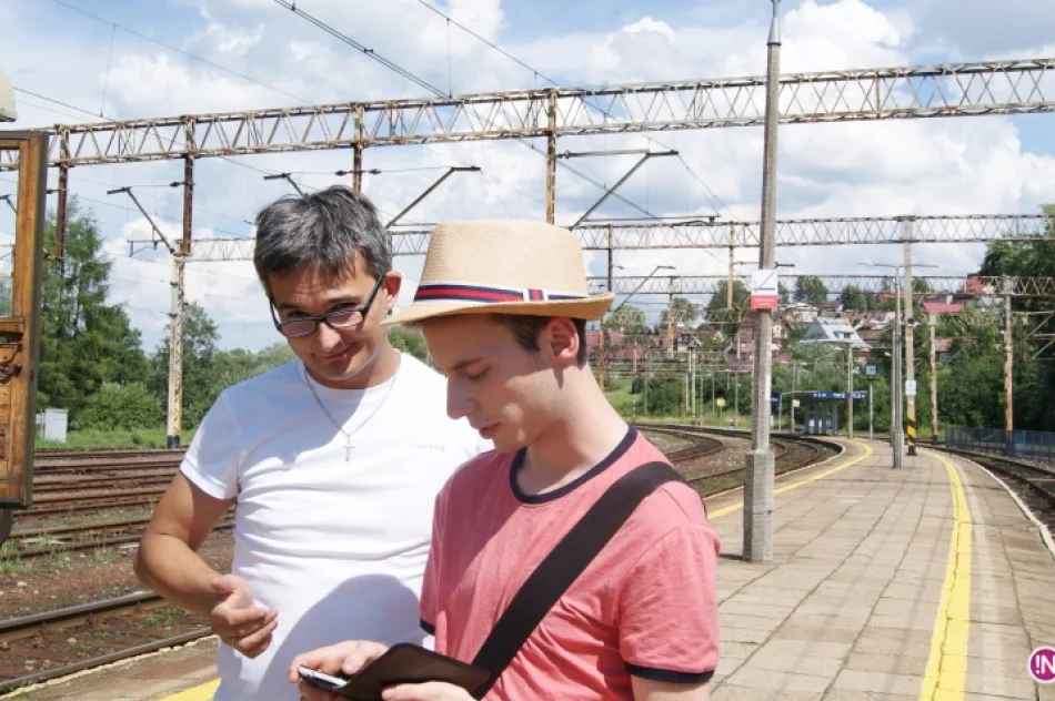 Nie parowóz a spalinówka. Letni "Pociąg Retro Transwersalny" dobił do końcowej stacji - zdjęcie 19