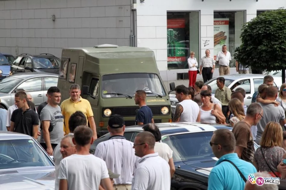 VIII Zlot Zabytkowych Pojazdów Retro w Nowym Sączu - zdjęcie 11