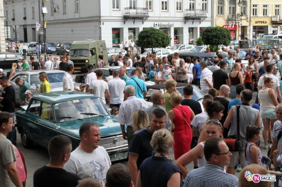 VIII Zlot Zabytkowych Pojazdów Retro w Nowym Sączu - zdjęcie 12