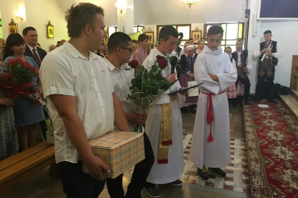 Falkowa: pożegnali kapłana po 20 latach posługi - zdjęcie 10