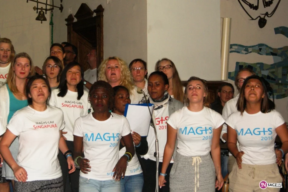 Our God is Awesome God! Energetyczny koncert Wielokulturowego Chóru Gospel! - zdjęcie 5