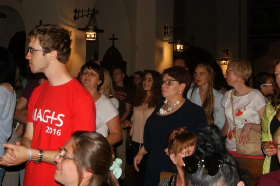 Our God is Awesome God! Energetyczny koncert Wielokulturowego Chóru Gospel! - zdjęcie 7