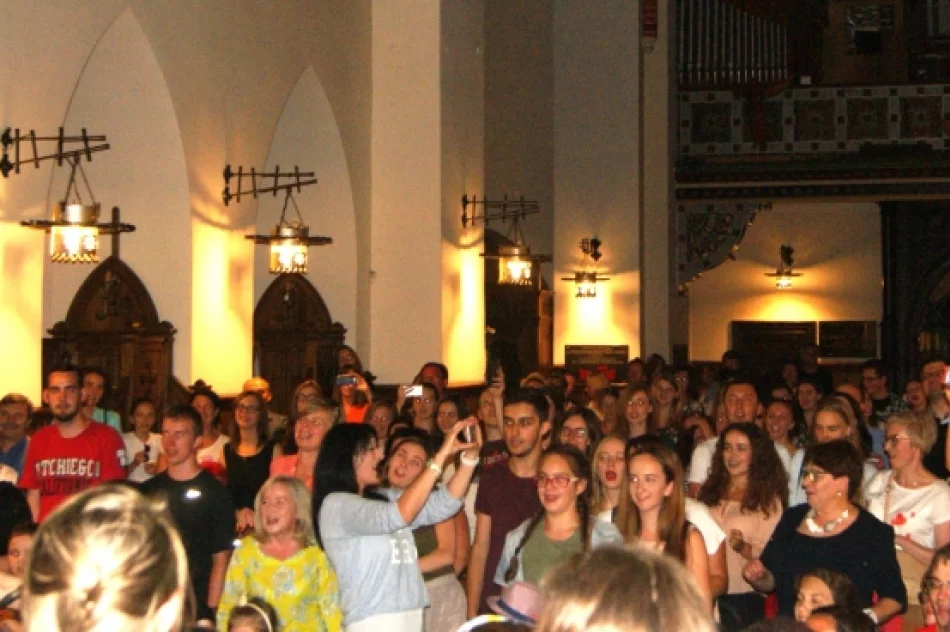 Our God is Awesome God! Energetyczny koncert Wielokulturowego Chóru Gospel! - zdjęcie 10