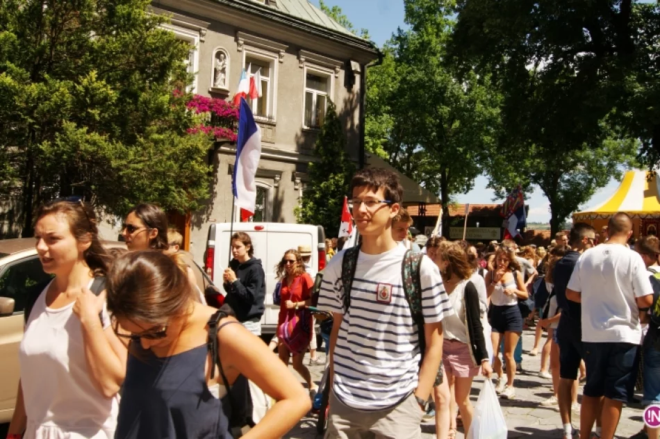 Francuscy pielgrzymi zwiedzają Nowy Sącz - zdjęcie 5