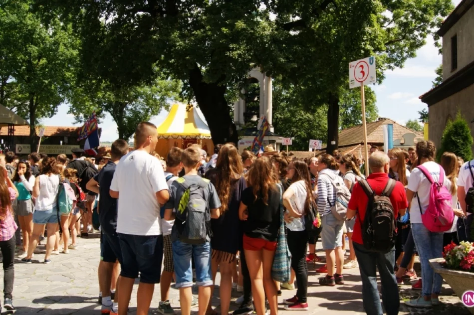 Francuscy pielgrzymi zwiedzają Nowy Sącz - zdjęcie 6