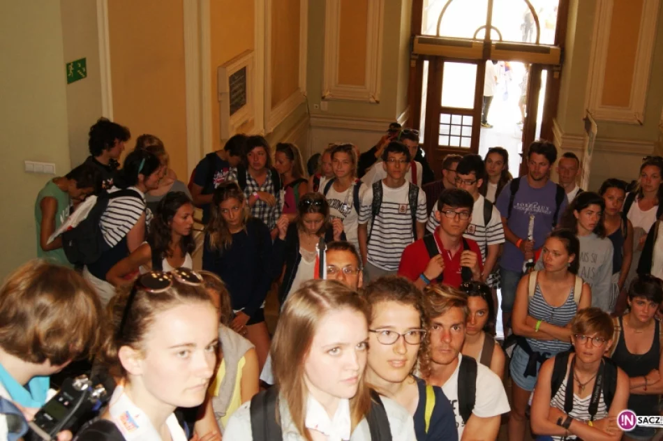 Francuscy pielgrzymi zwiedzają Nowy Sącz - zdjęcie 11