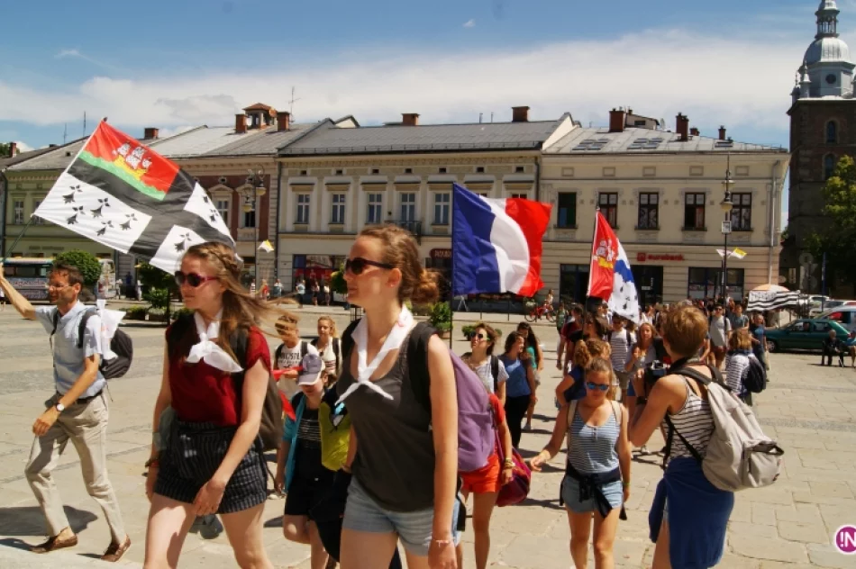 Francuscy pielgrzymi zwiedzają Nowy Sącz - zdjęcie 12