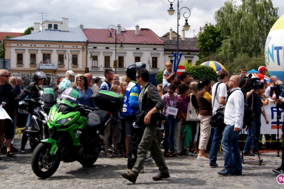 Kolarze Tour de Pologne pożegnali Nowy Sącz! Wystartowali z Rynku - zdjęcie 4