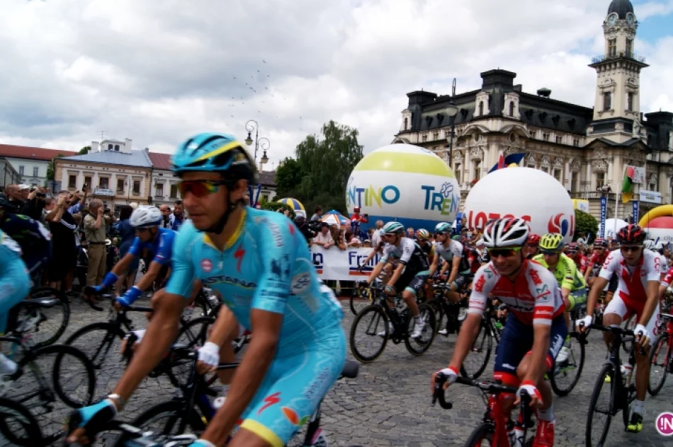 Kolarze Tour de Pologne pożegnali Nowy Sącz! Wystartowali z Rynku - zdjęcie 8