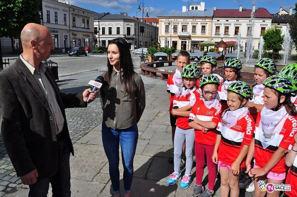 Kolarze Tour de Pologne pożegnali Nowy Sącz! Wystartowali z Rynku - zdjęcie 11
