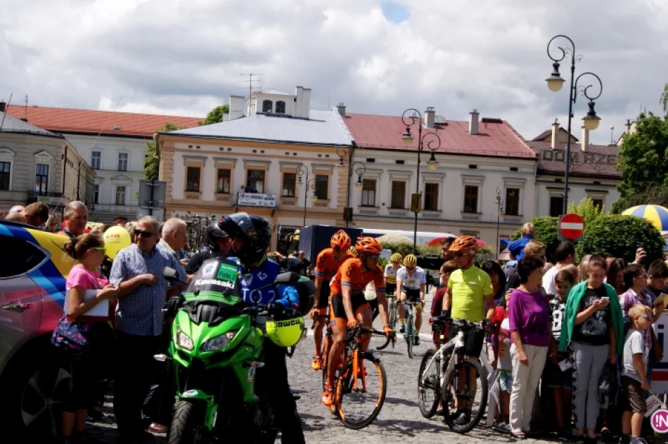 Kolarze Tour de Pologne pożegnali Nowy Sącz! Wystartowali z Rynku - zdjęcie 20