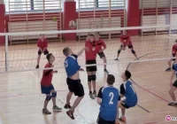 Gimnazjaliści z Piwnicznej zwyciężają w siatkówce - zdjęcie główne