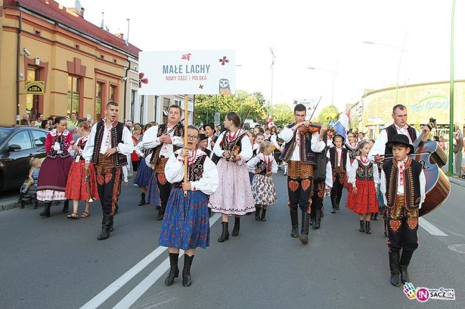 Ulicami Nowego Sącza przeszedł kolorowy korowód. Ruszyło 24. Święto Dzieci Gór! - zdjęcie 2