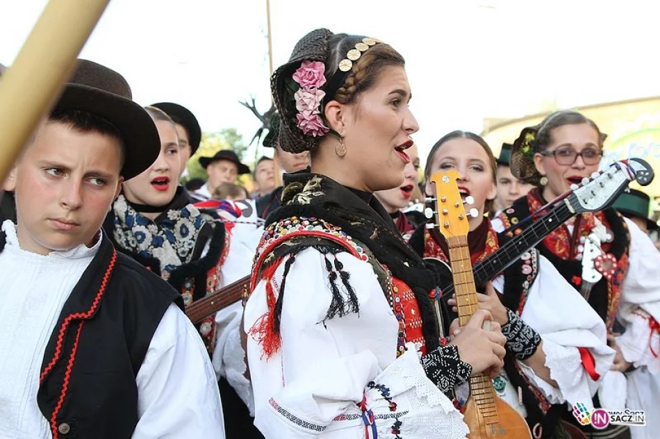 Ulicami Nowego Sącza przeszedł kolorowy korowód. Ruszyło 24. Święto Dzieci Gór! - zdjęcie 4