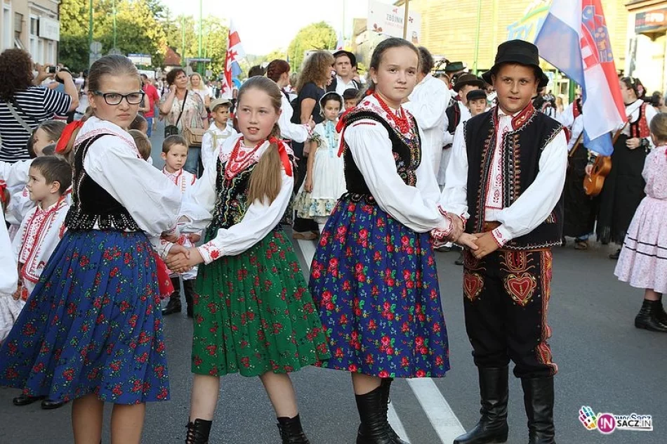 Ulicami Nowego Sącza przeszedł kolorowy korowód. Ruszyło 24. Święto Dzieci Gór! - zdjęcie 5