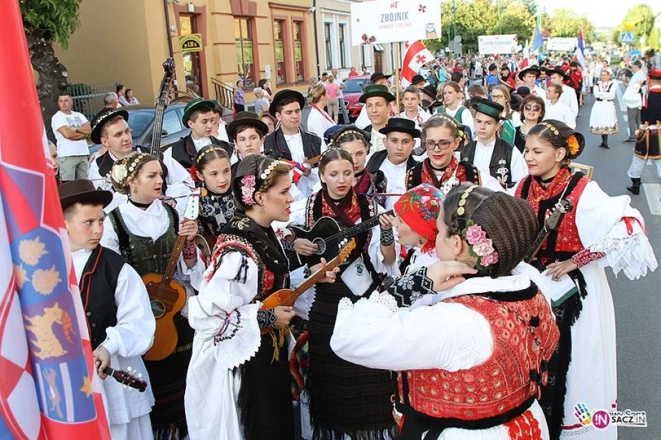 Ulicami Nowego Sącza przeszedł kolorowy korowód. Ruszyło 24. Święto Dzieci Gór! - zdjęcie 6
