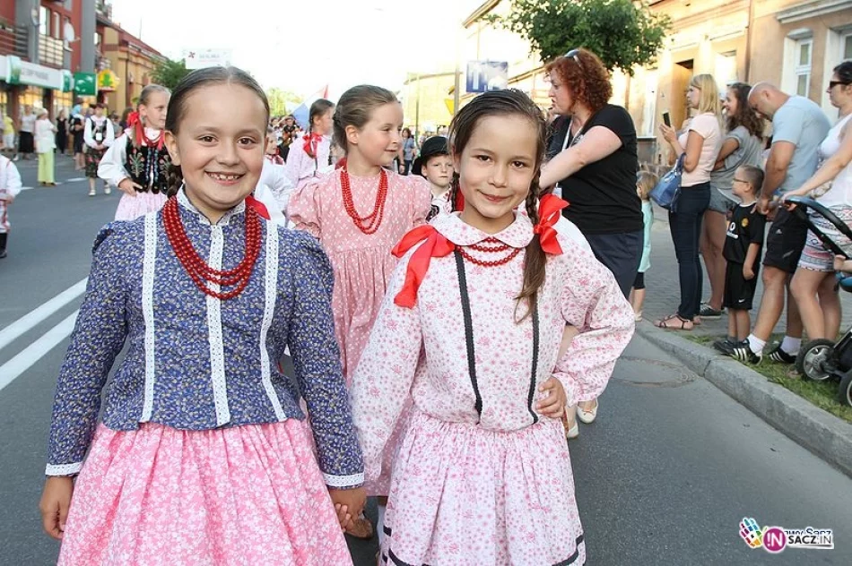 Ulicami Nowego Sącza przeszedł kolorowy korowód. Ruszyło 24. Święto Dzieci Gór! - zdjęcie 7